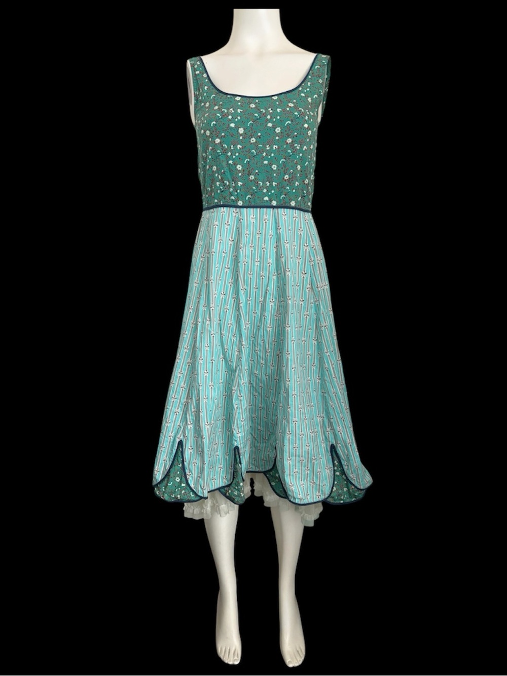 Vintage Anthropologie Snak Retro 50’s Mixed Floral Scalloped Dress w Petticoat 2